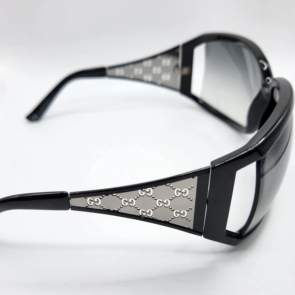 Gucci Women's Black Sunglasses - Picture 4 of 11